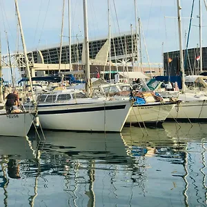 Sleep & Boats Barcelona City Botel